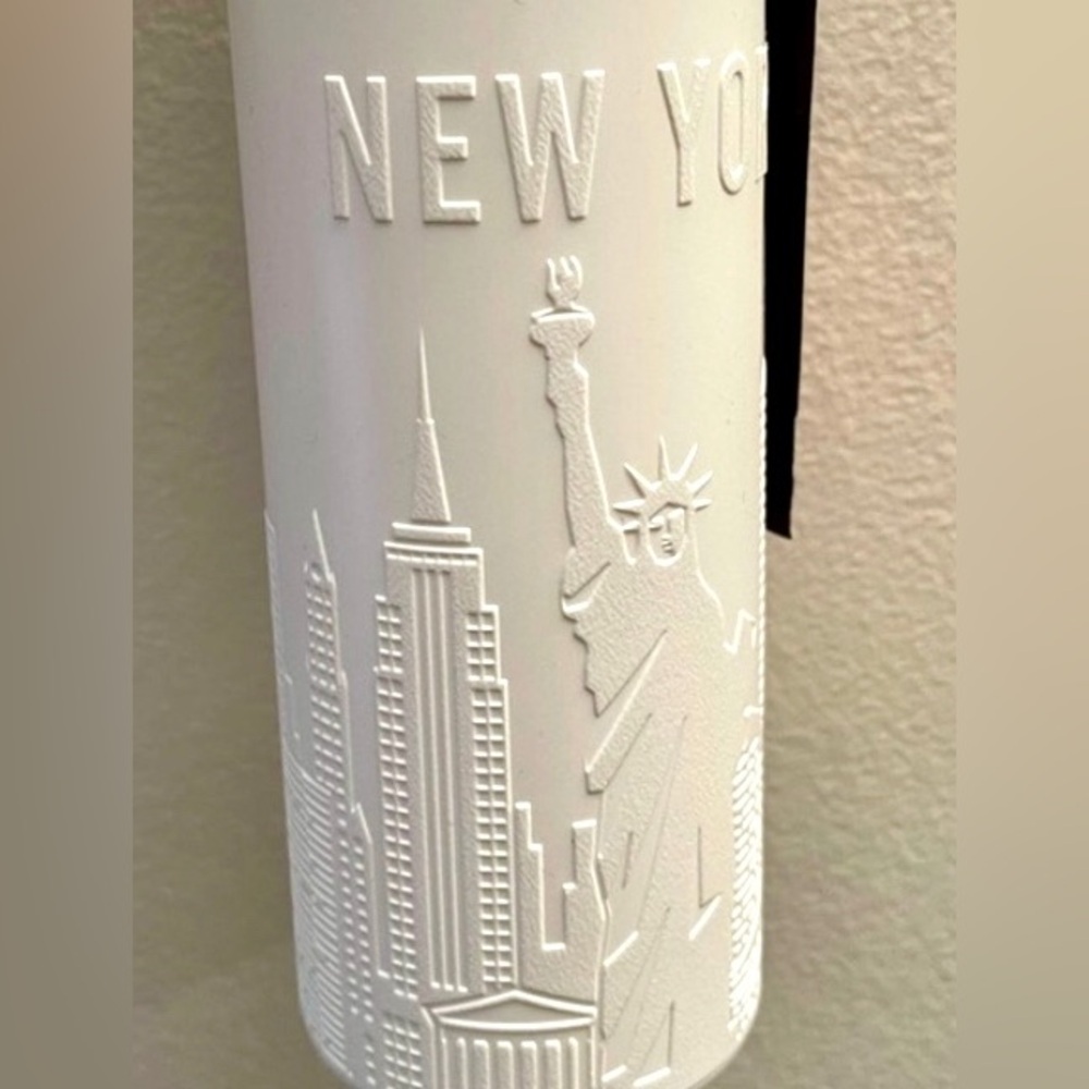 NWT White New York Embossed Water Bottle - Picture 4 of 11
